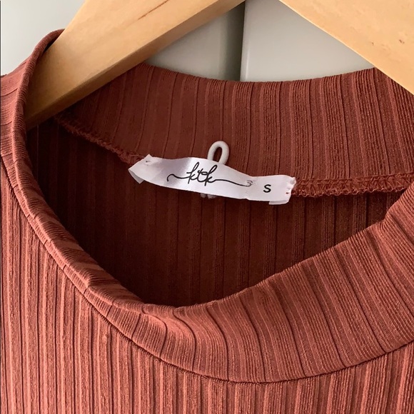 Short Sleeve Ribbed Dress - Picture 4 of 6